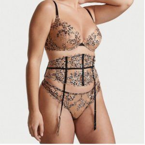 Victoria Secrets Very sexy Waist Cincher & Panties 2 pieces